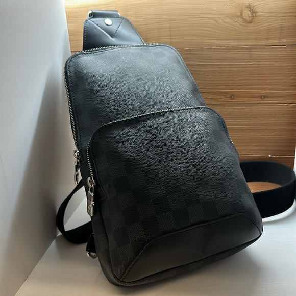 Louis Vuitton Avenue sling bag - Picture 1 of 6